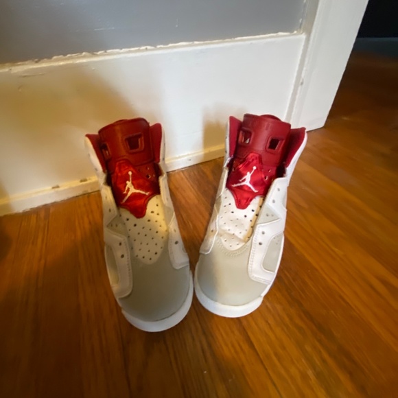 Jordan 6’s main image 10